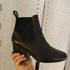 Robert Clergerie Paris Chelsea Heeled Boots (Size 7)